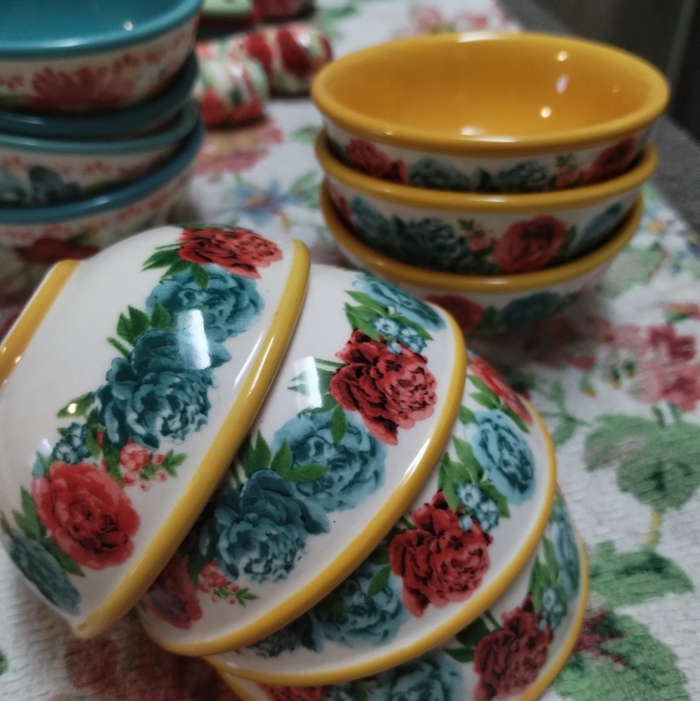 Pioneer Woman dipping bowls